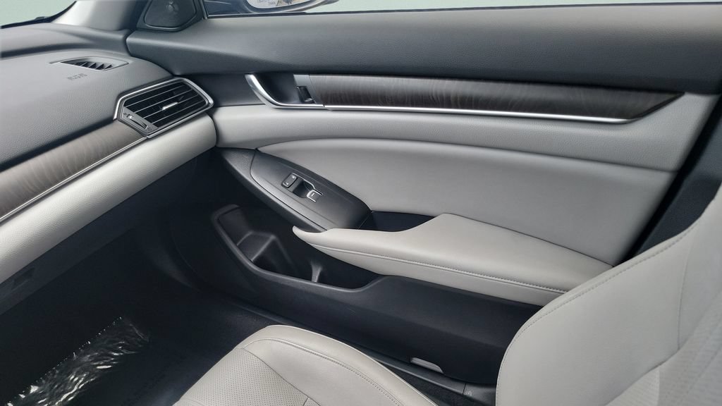 Used 2018 Honda Accord Touring image 13