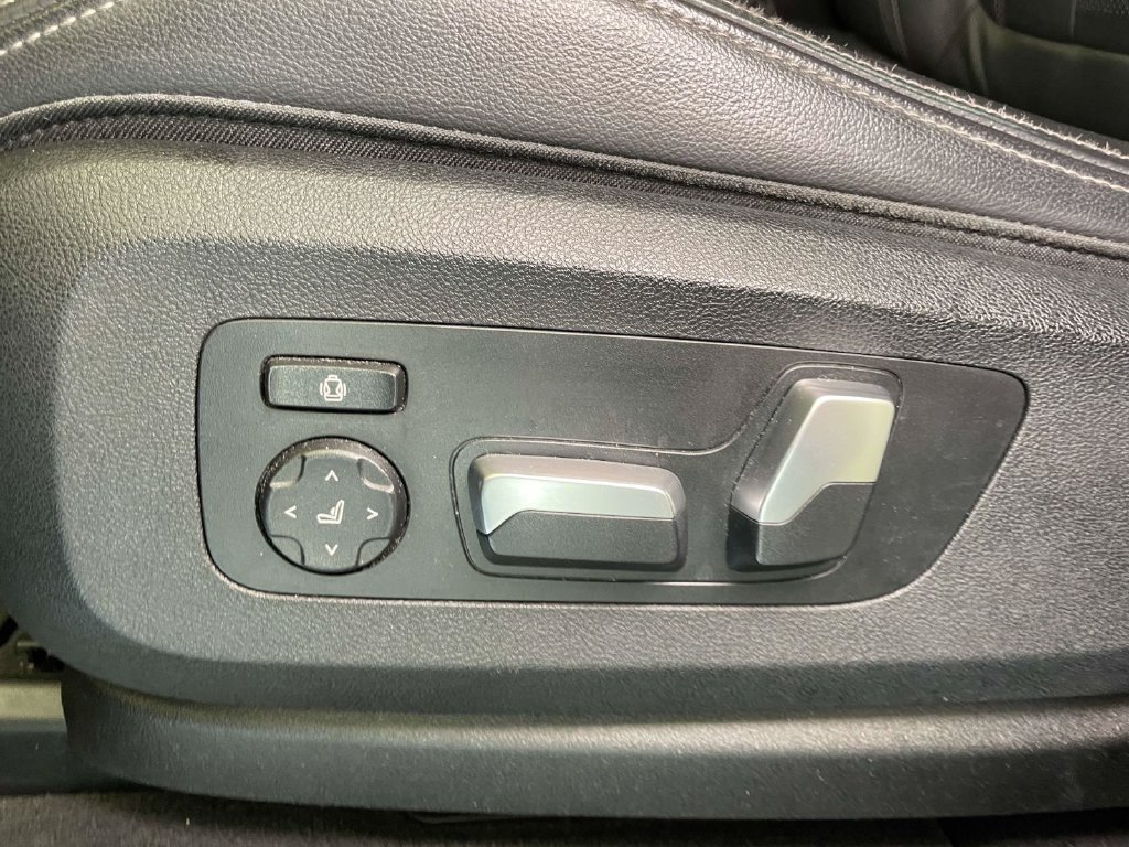 Used 2020 BMW X5 xDrive40i w/ Convenience Package AWD/4WD image 16