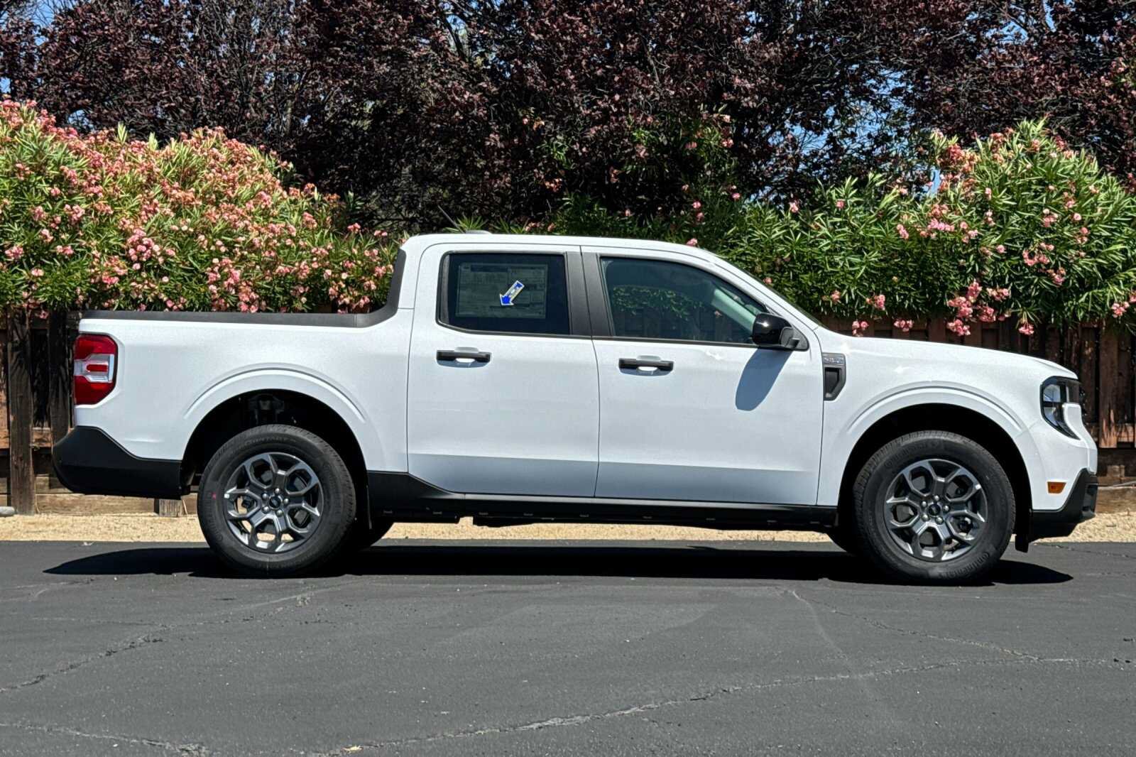 New 2025 Ford Maverick XLT w/ XLT Luxury Package AWD/4WD image 3