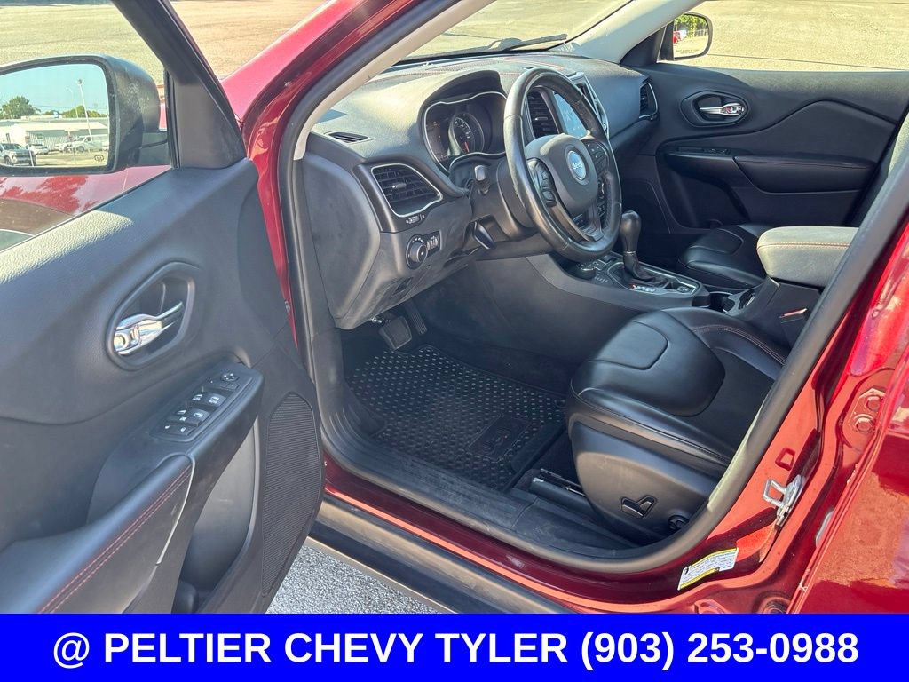 Used 2019 Jeep Cherokee Trailhawk w/ Cold Weather Group AWD/4WD image 13