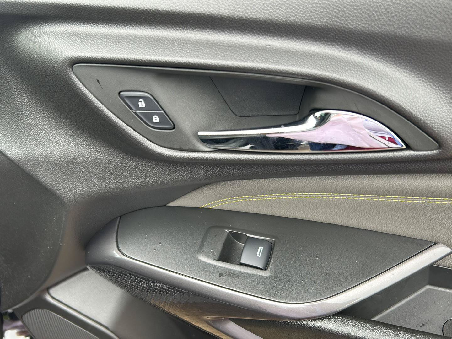Used 2025 Chevrolet Trax ACTIV w/ Sunroof Package FWD image 31