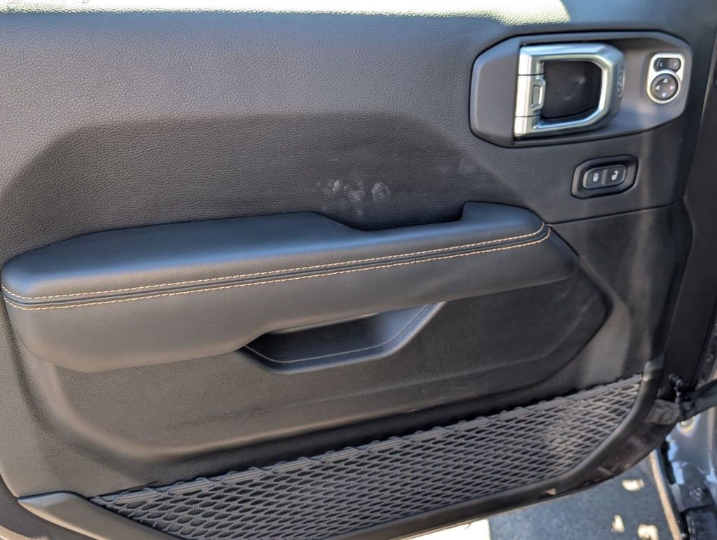 Used 2024 Jeep Wrangler Unlimited Sahara image 22