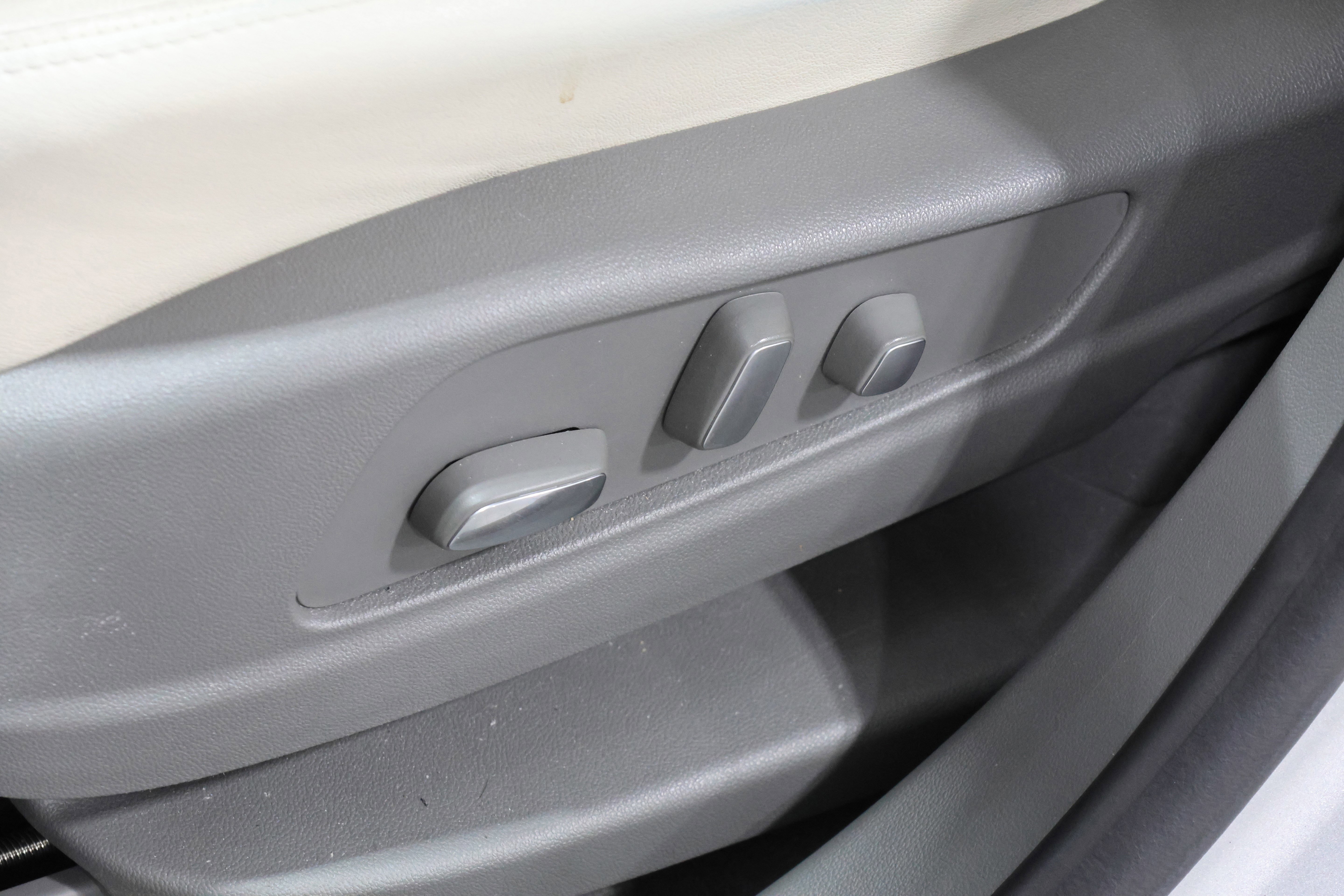 Used 2020 Cadillac XT5 Premium Luxury image 36