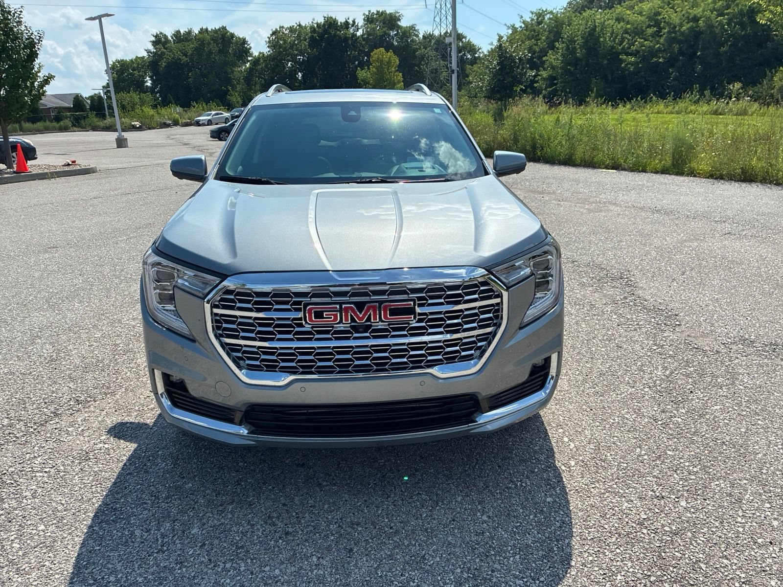 Used 2024 GMC Terrain Denali w/ Denali Premium Package AWD/4WD image 9