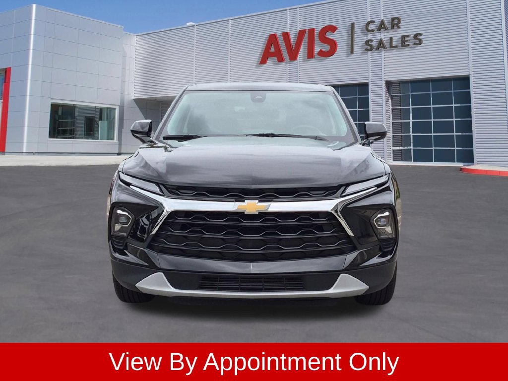 Used 2025 Chevrolet Blazer LT FWD image 2