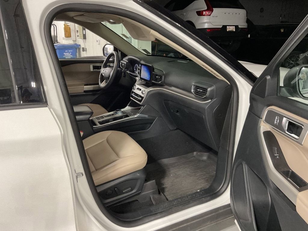 Used 2020 Ford Explorer XLT w/ Equipment Group 202A image 11