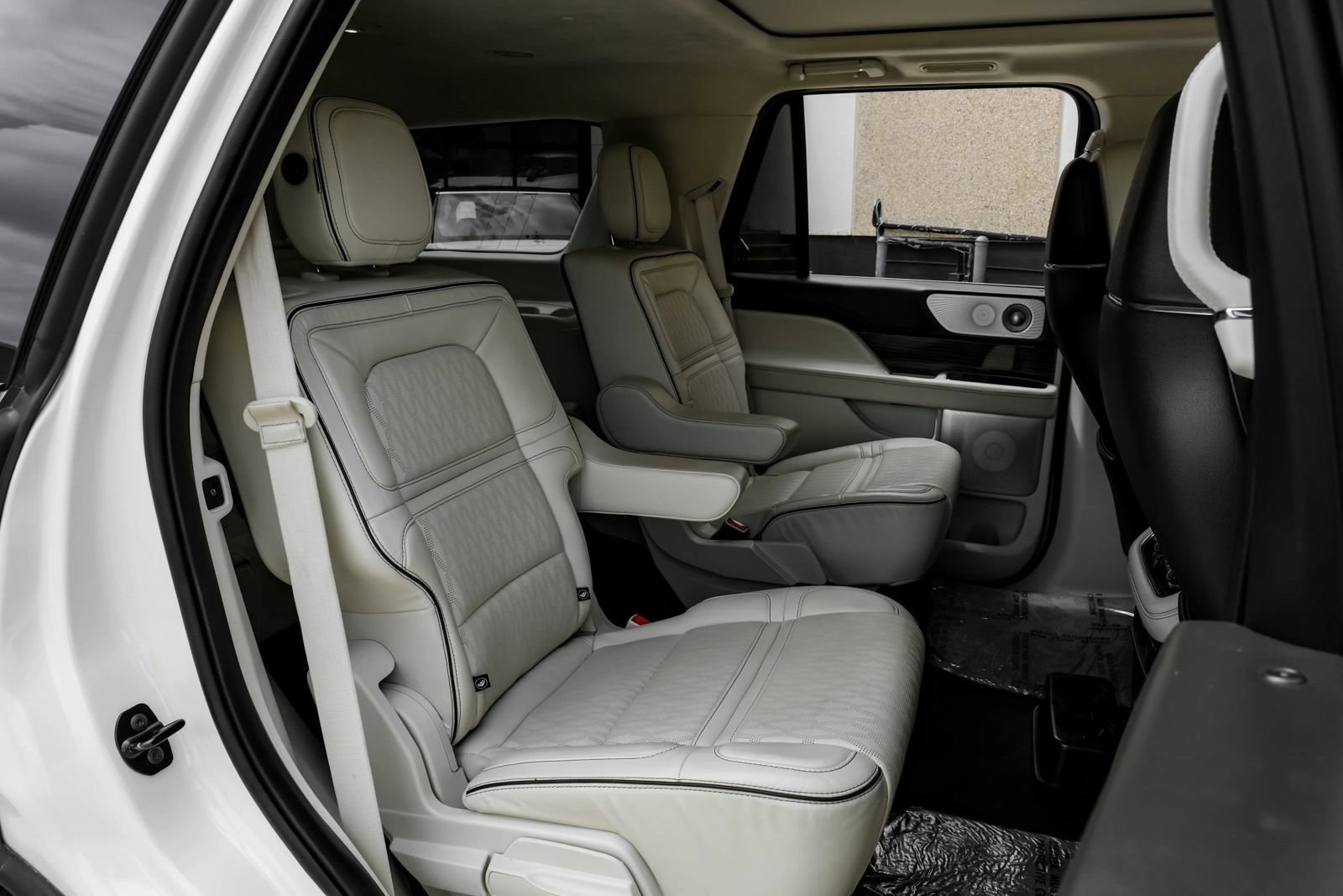 Used 2020 Lincoln Navigator Black Label w/ Cargo Convenience Package AWD/4WD image 35