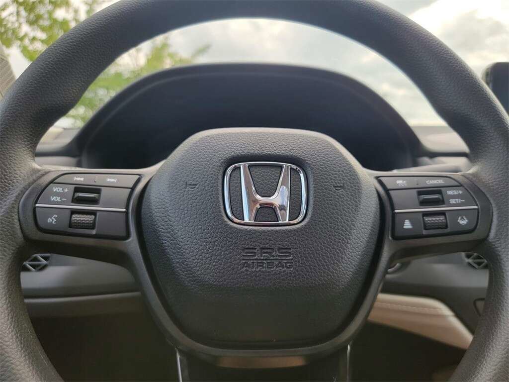 Used 2023 Honda Accord EX image 25