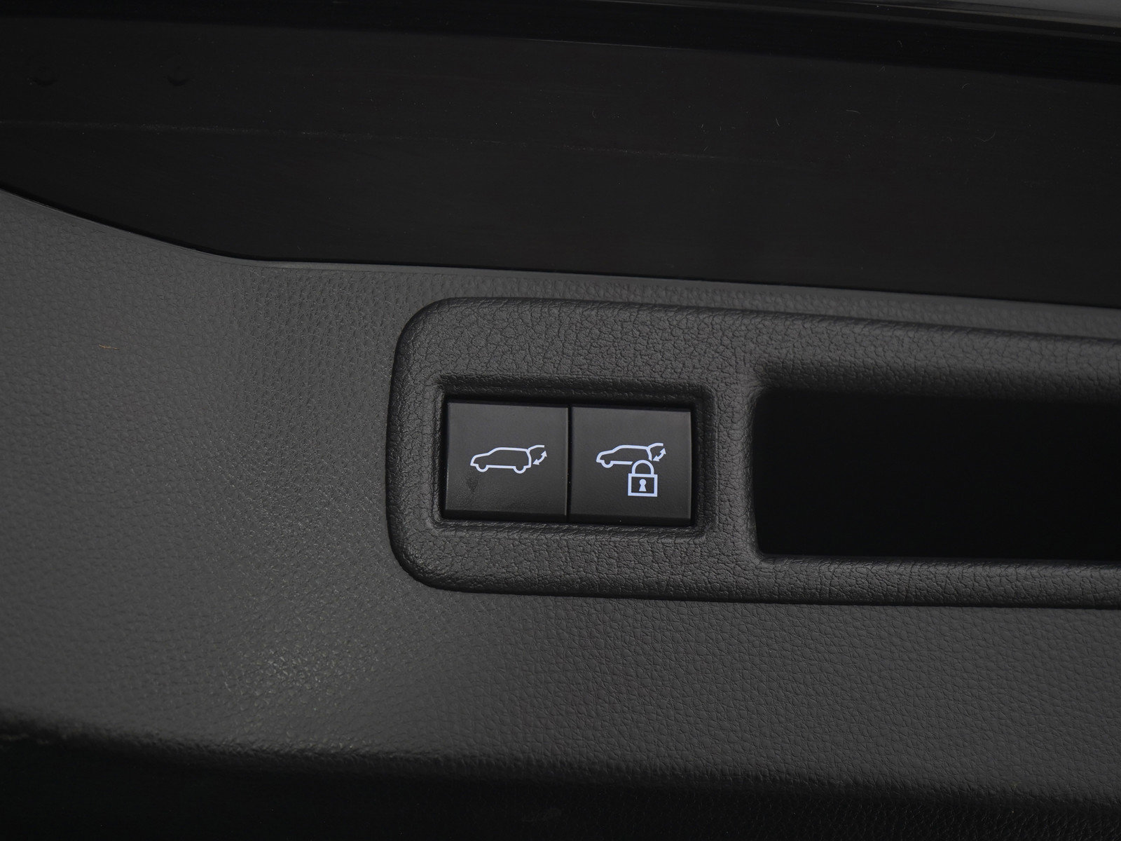 Used 2021 Toyota Venza LE w/ Carpet Mat Package (TMS) AWD/4WD image 11