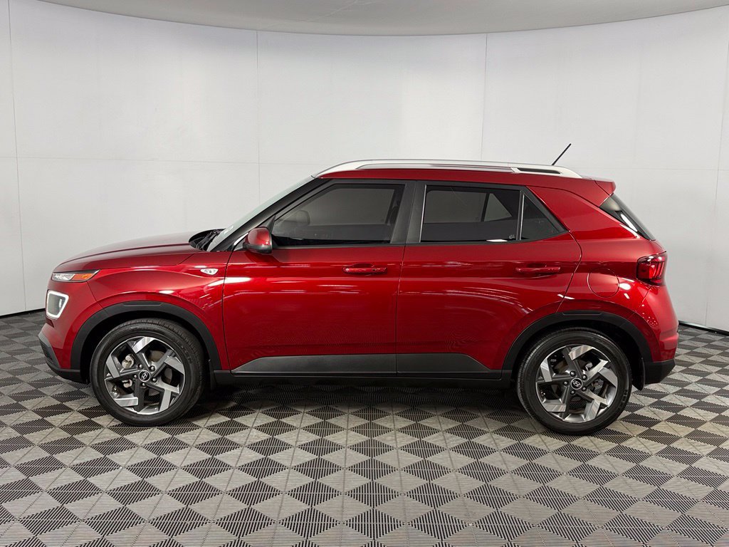 Used 2024 Hyundai Venue Limited FWD image 11