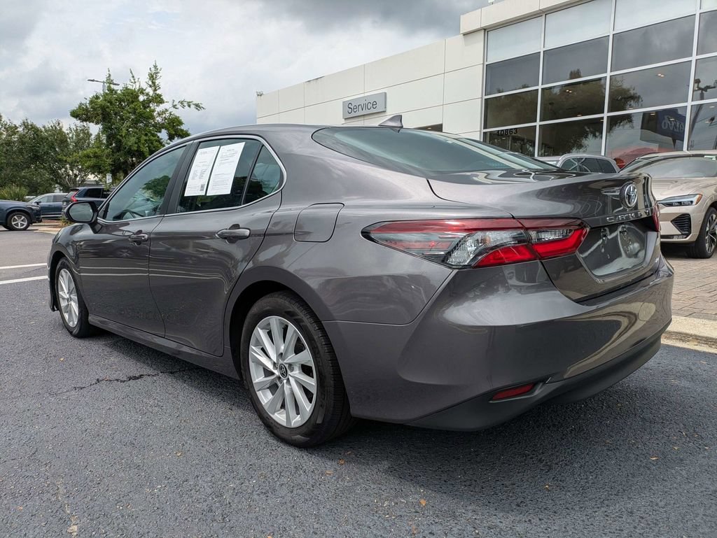 Used 2022 Toyota Camry LE FWD image 4