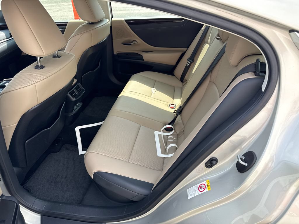 Used 2019 Lexus ES 300h w/ Premium Package FWD image 11