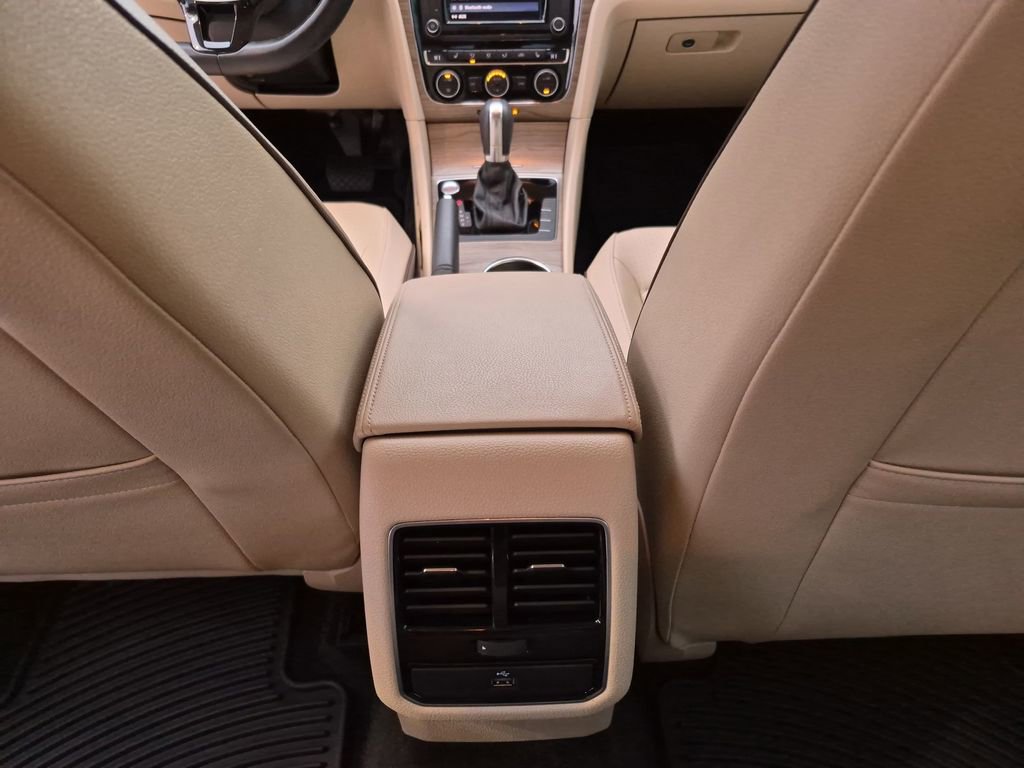 Used 2017 Volkswagen Passat 1.8T SE FWD image 33