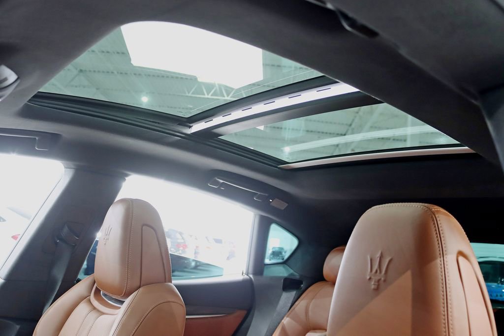 Used 2020 Maserati Levante GranSport image 31