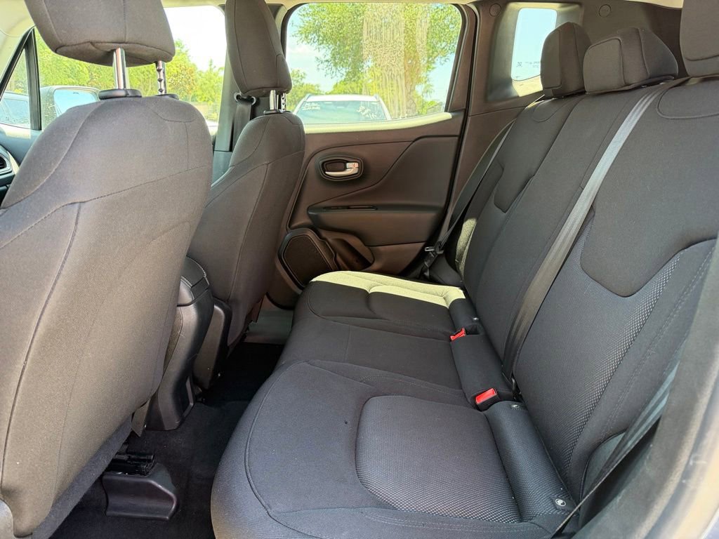 Used 2023 Jeep Renegade Latitude AWD/4WD image 12