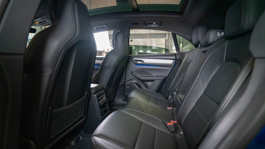 Used 2024 Porsche Macan 4 Electric AWD/4WD image 32