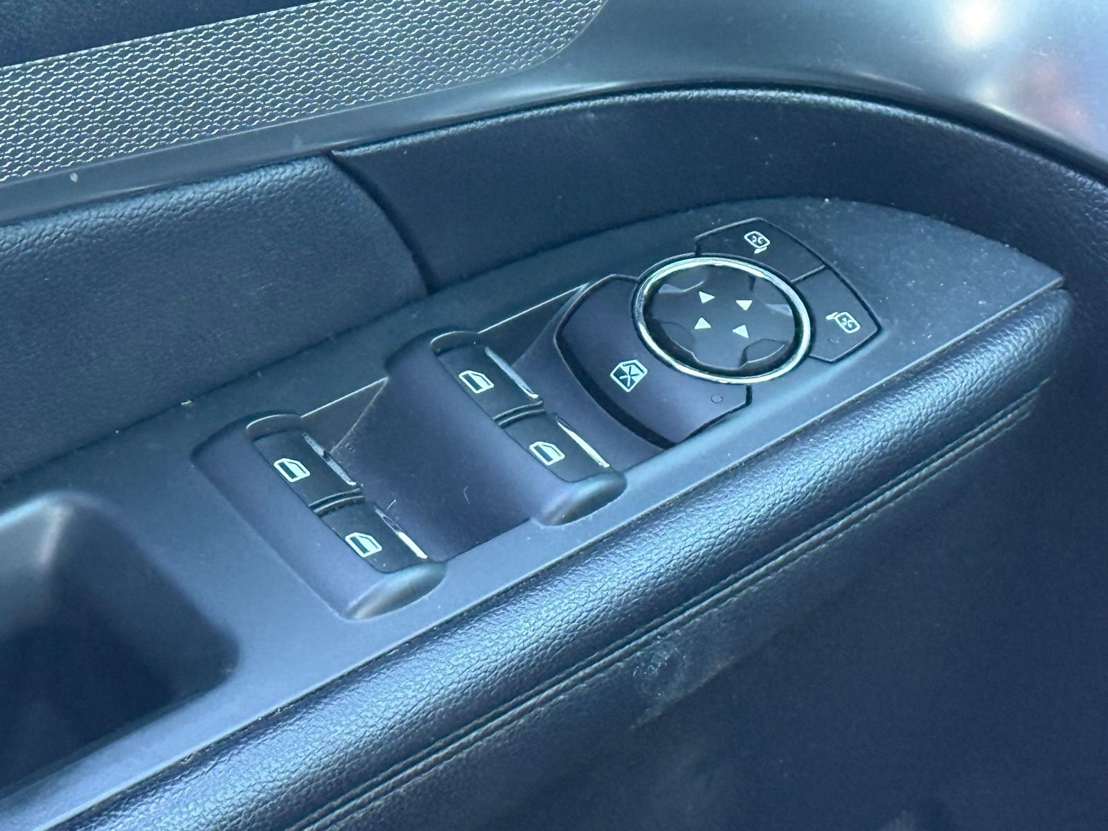 Used 2018 Ford Explorer XLT image 30