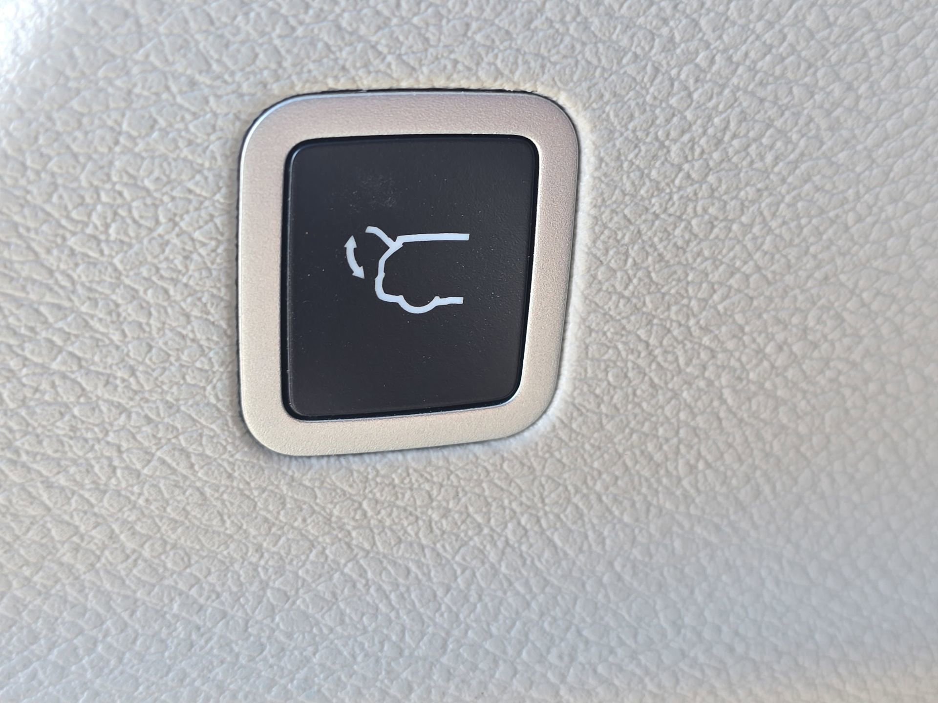 Used 2024 Chrysler Pacifica Touring-L image 13