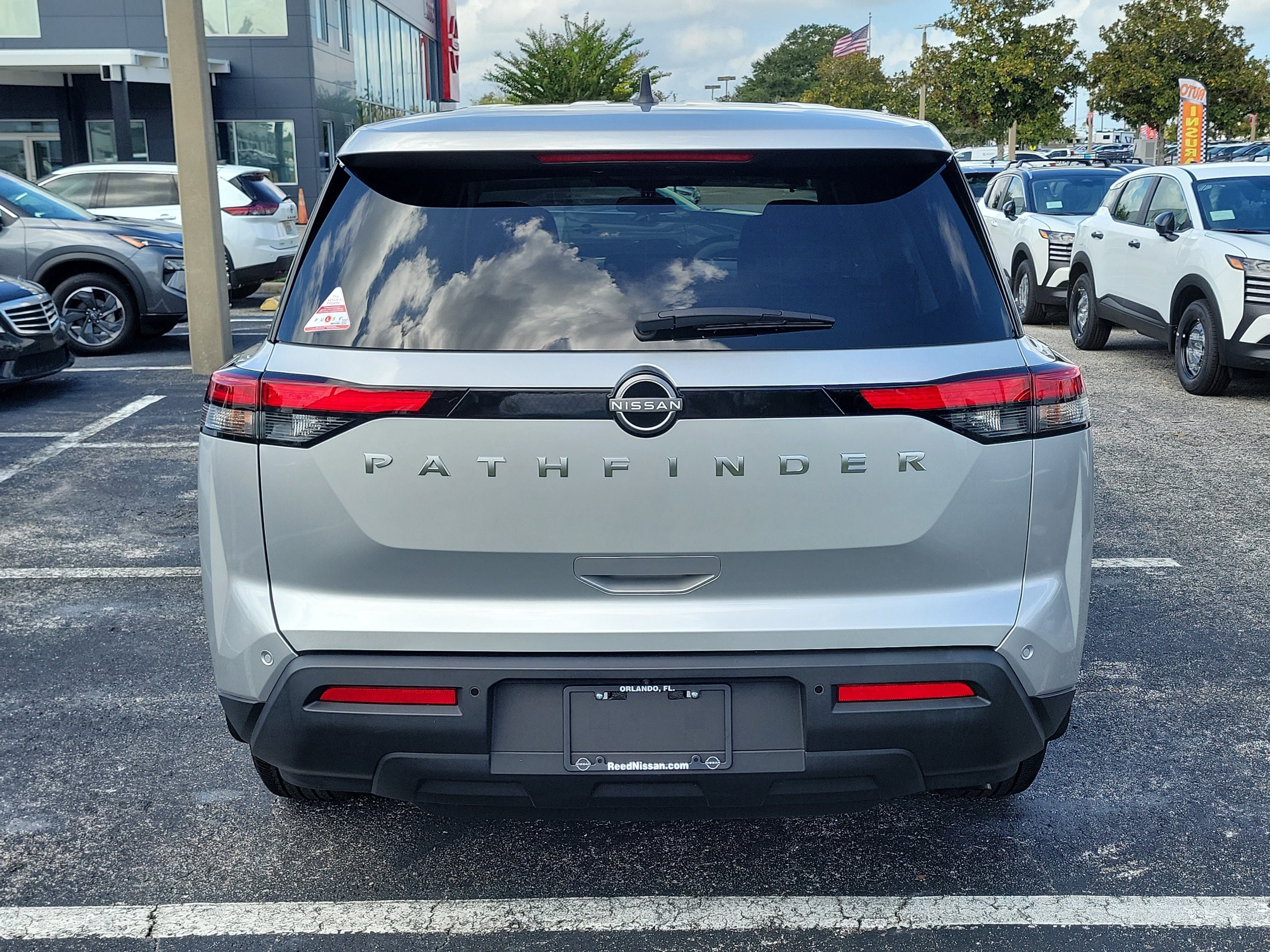 Certified 2025 Nissan Pathfinder S FWD image 5