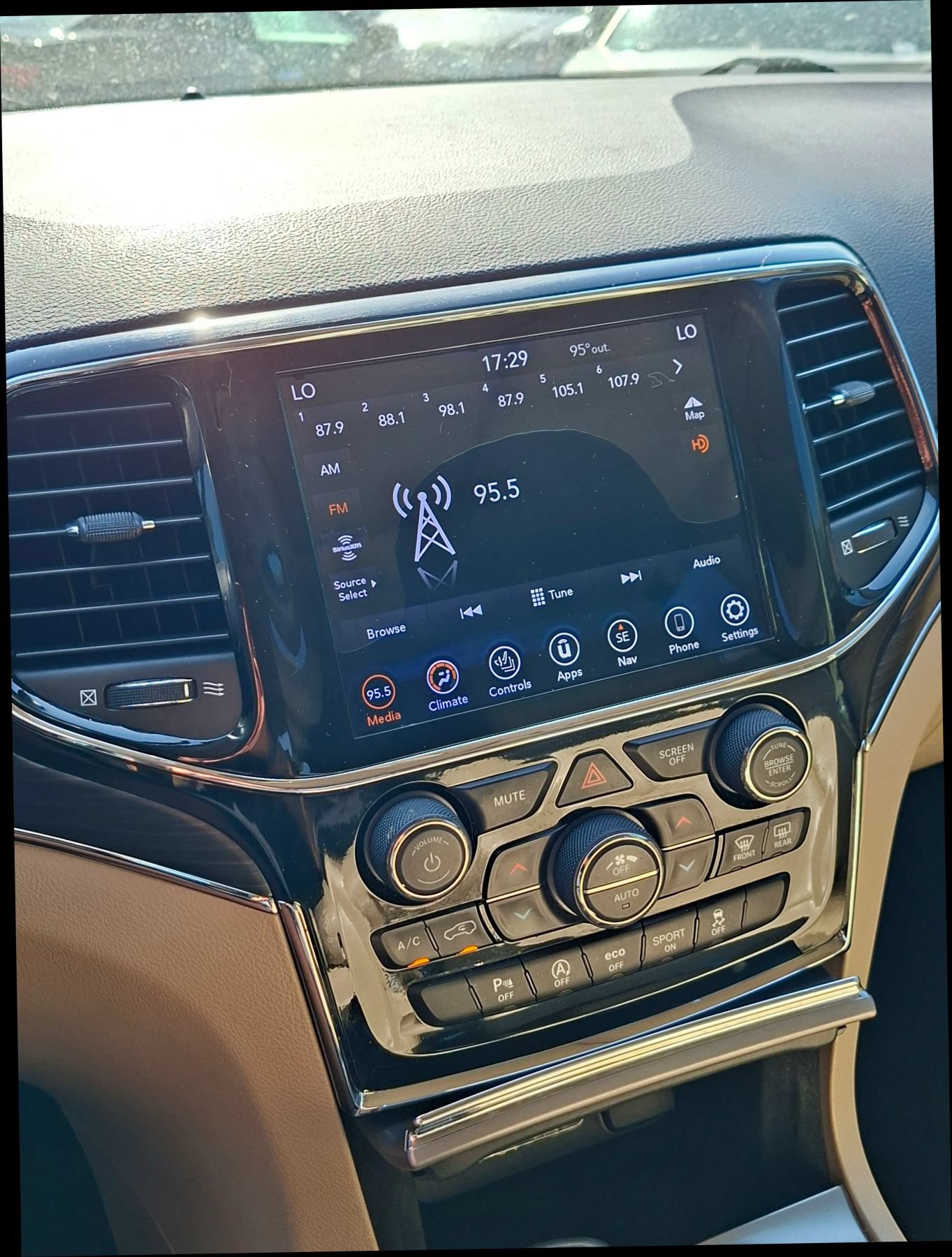 Used 2020 Jeep Grand Cherokee Limited AWD/4WD image 12