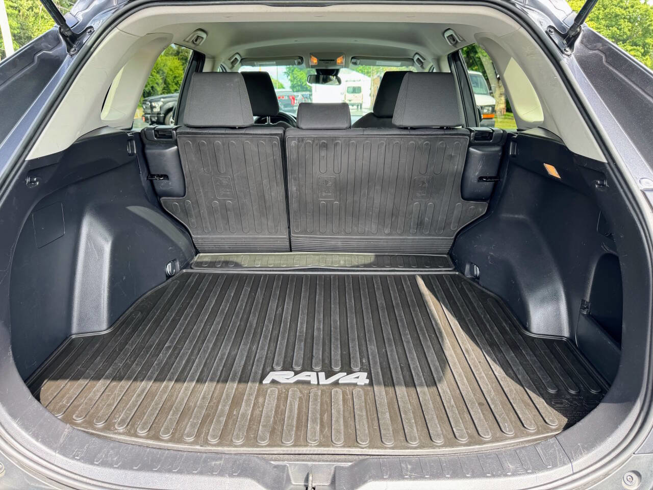 Used 2020 Toyota RAV4 XLE image 32