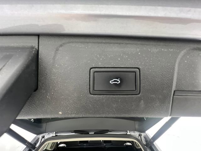 Used 2025 Volkswagen Atlas SE image 35