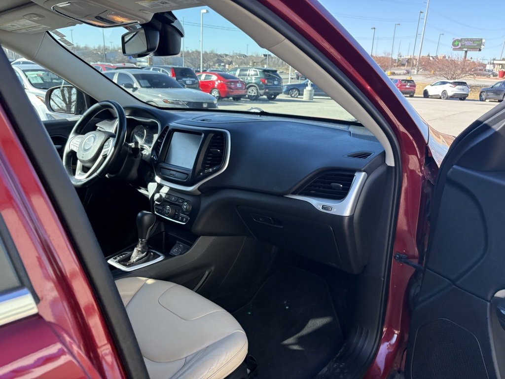 Used 2015 Jeep Cherokee Limited image 24