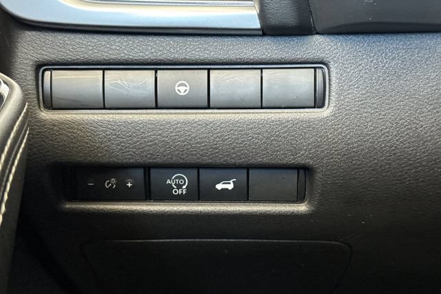 Used 2024 Nissan Rogue SV AWD/4WD image 43