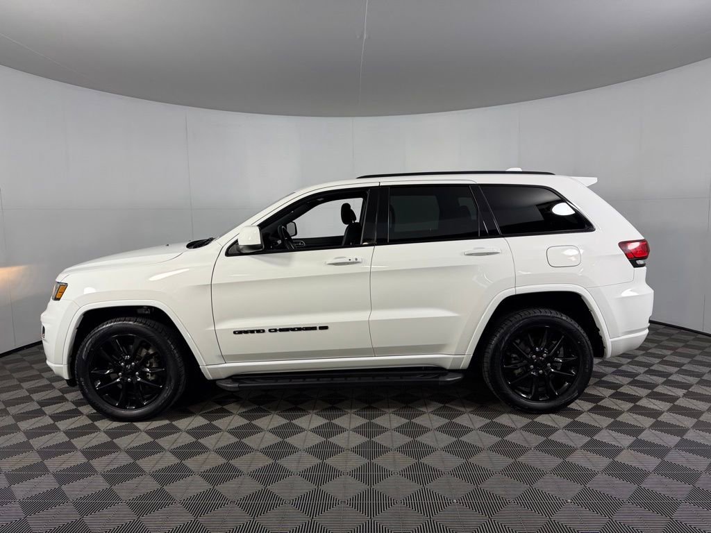 Used 2022 Jeep Grand Cherokee Laredo X image 11