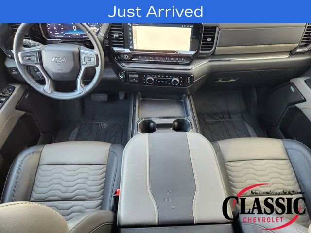 Used 2024 Chevrolet Silverado 2500 ZR2 w/ Technology Package image 38