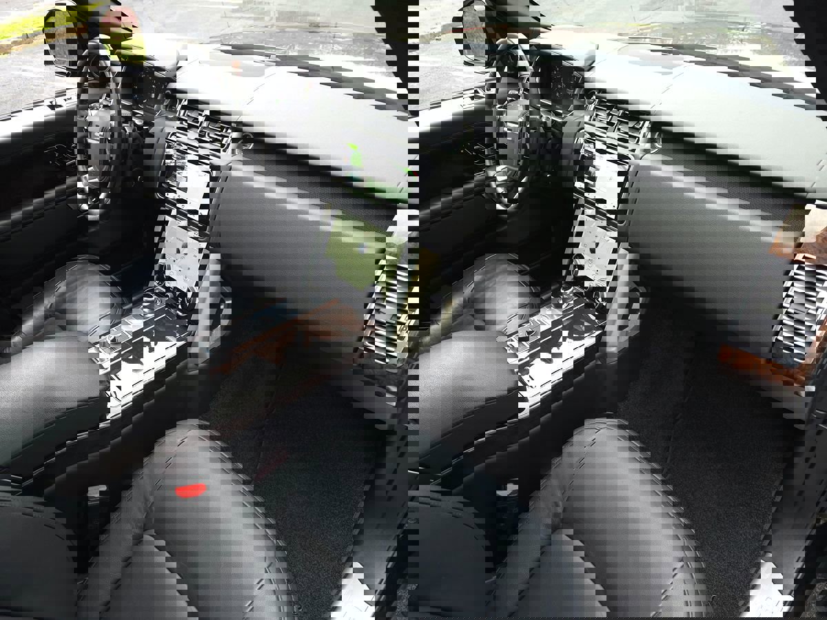 Used 2020 Land Rover Range Rover image 23