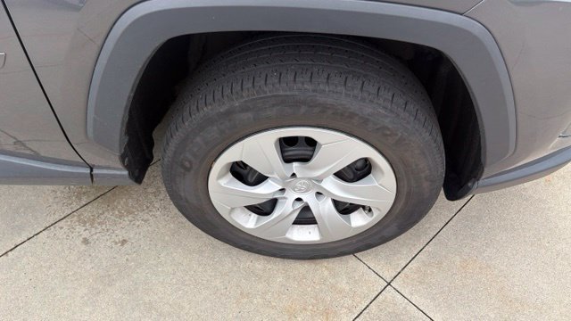 Used 2024 Toyota RAV4 LE AWD/4WD image 8