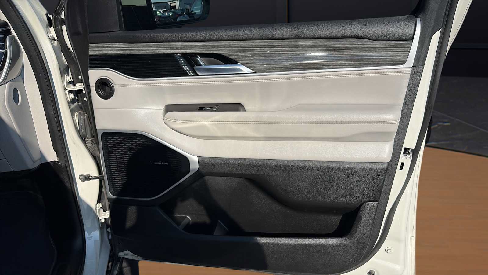 Used 2022 Jeep Wagoneer Series III w/ Flexible Seating Group AWD/4WD image 29