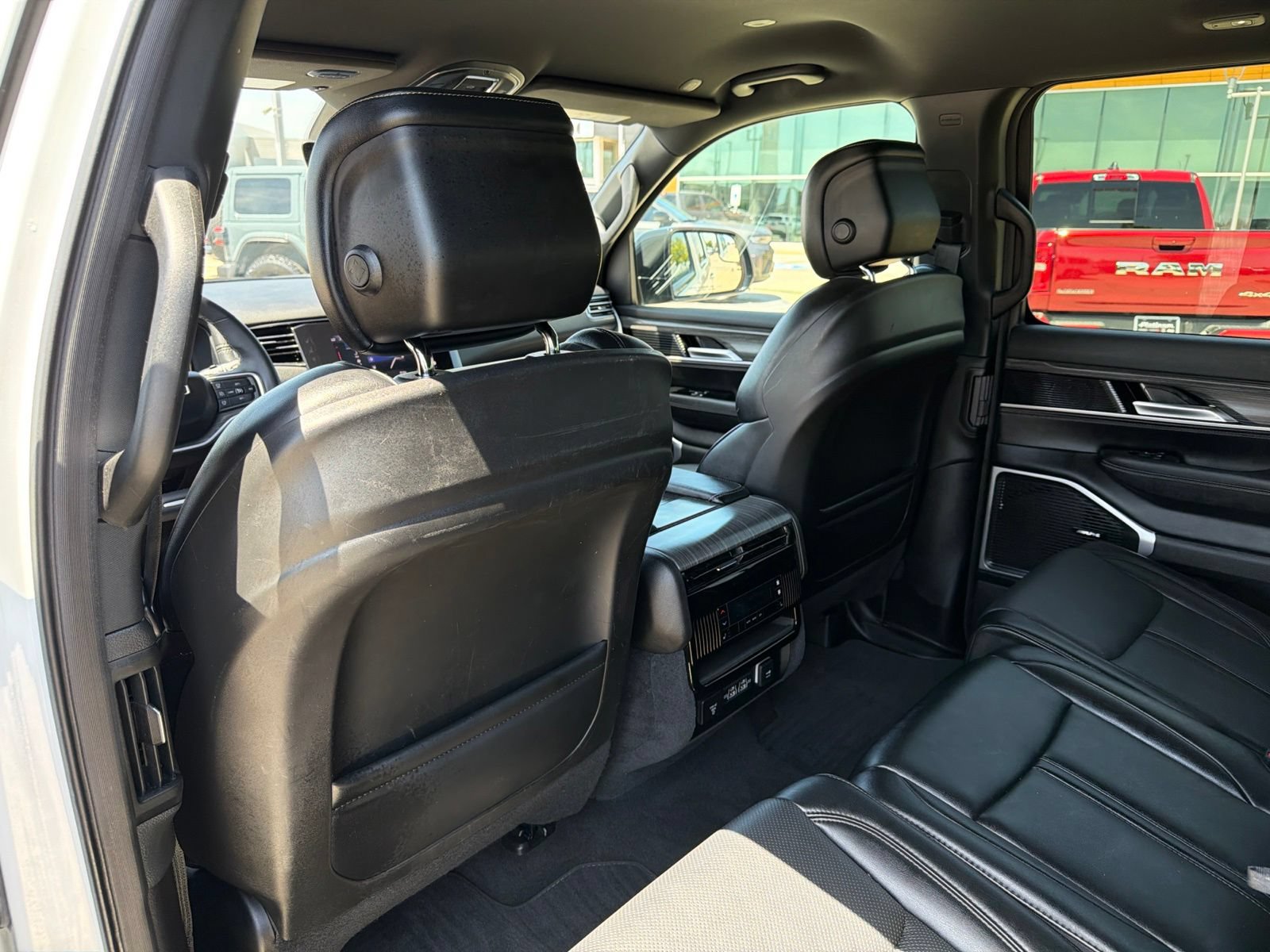 Used 2024 Jeep Wagoneer Series II w/ Flexible Seating Group RWD image 16