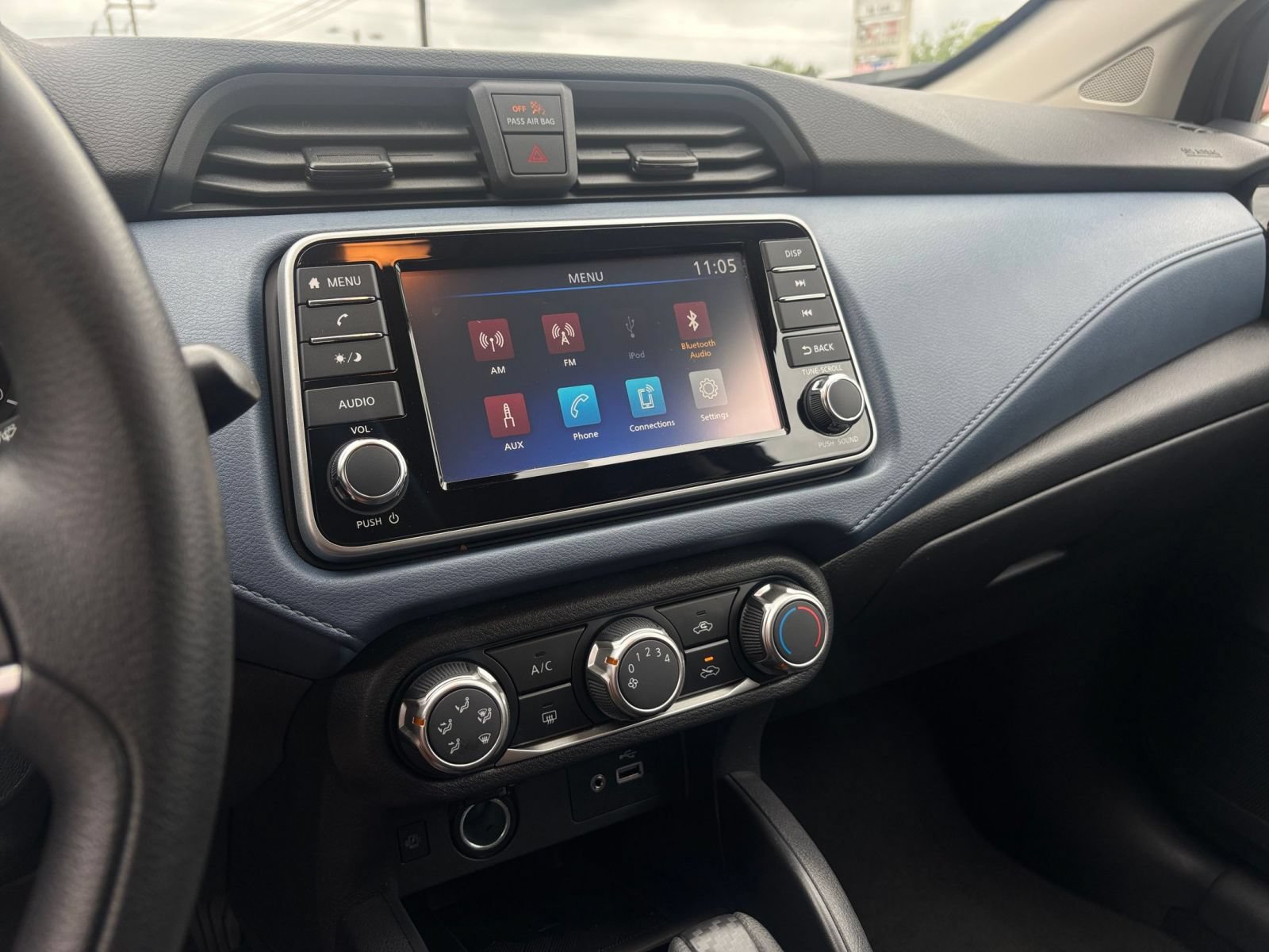 Used 2025 Nissan Versa SV FWD image 19
