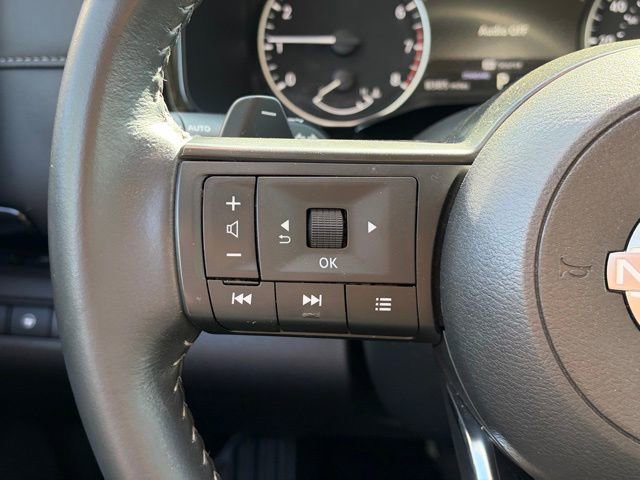 Used 2024 Nissan Pathfinder SV w/ Black Appearance Package image 17