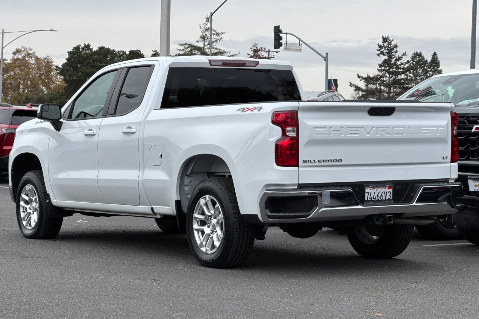Used 2023 Chevrolet Silverado 1500 LT AWD/4WD image 7