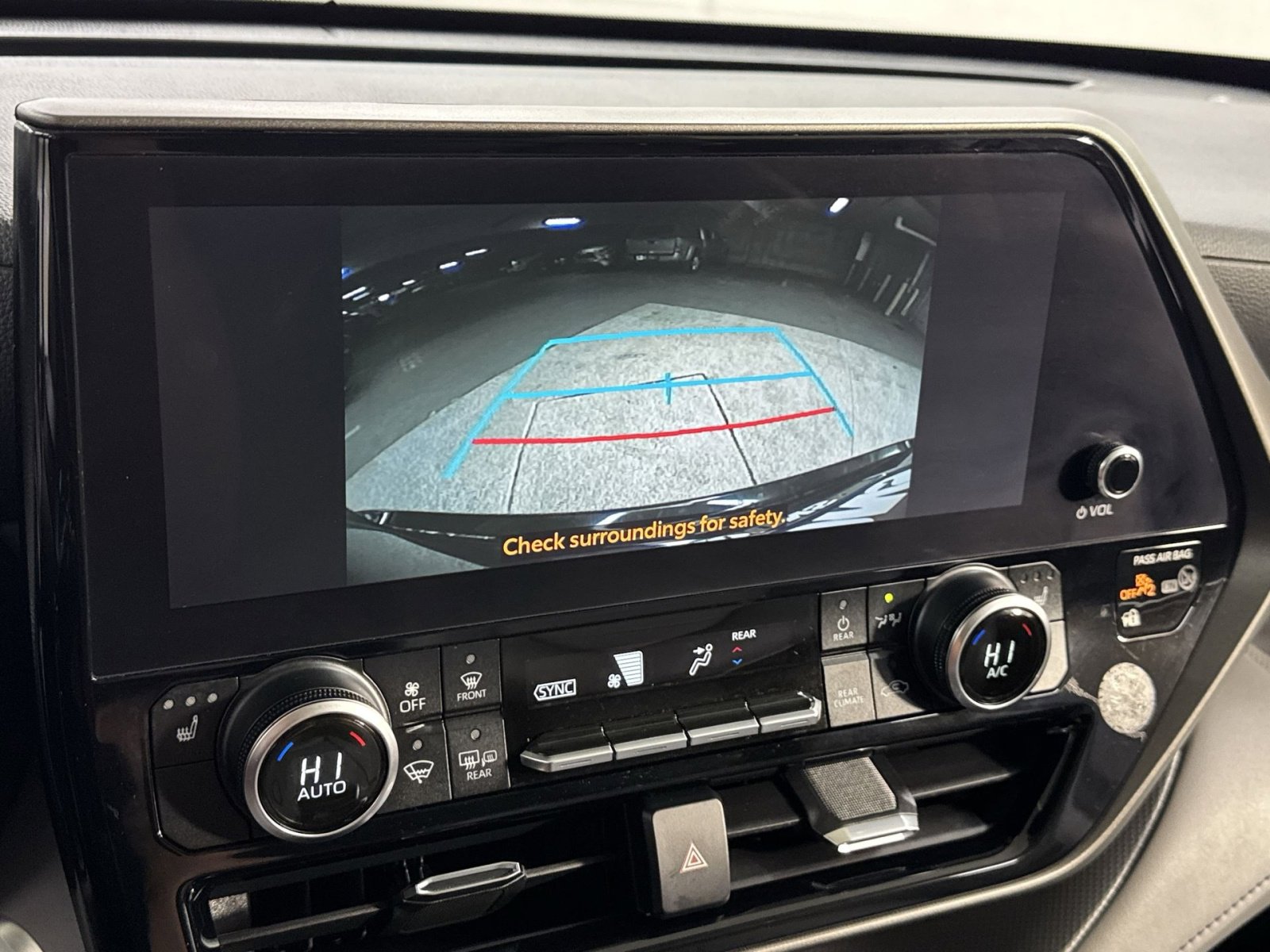 Used 2023 Toyota Highlander XLE FWD image 31