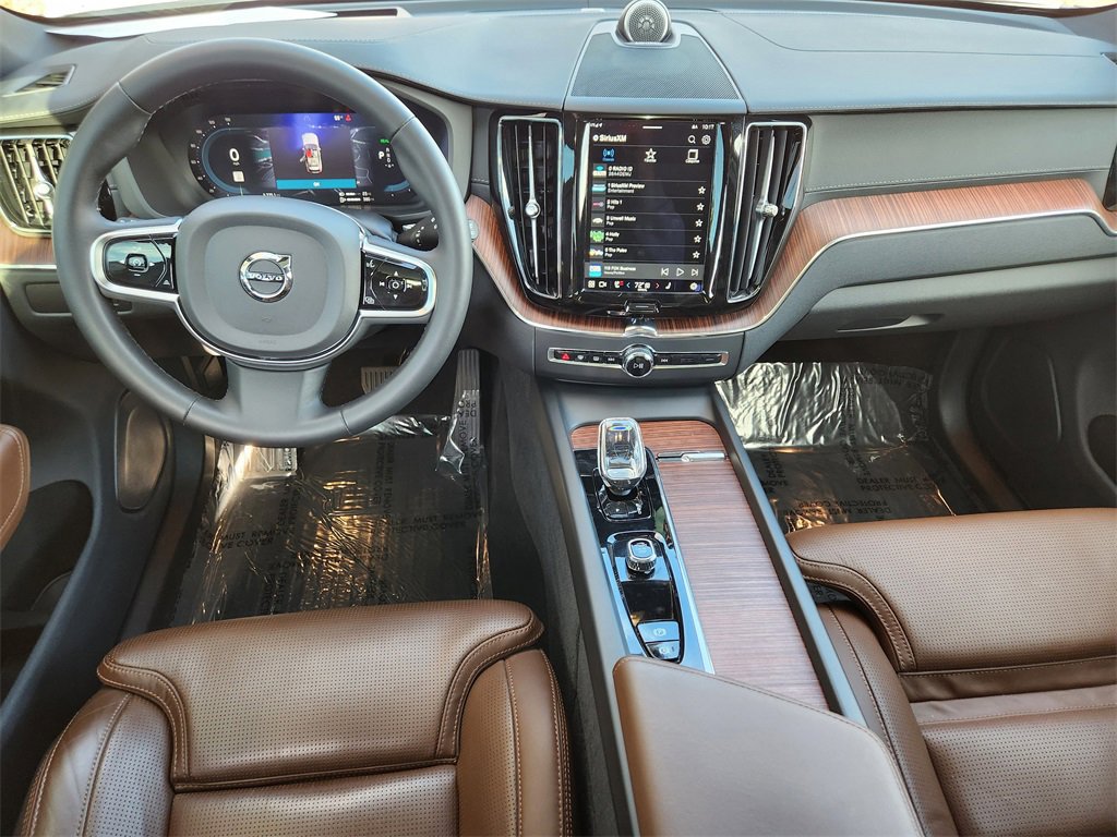 Used 2023 Volvo XC60 T8 Ultimate image 2