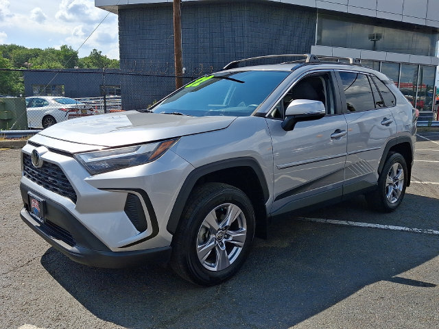 Certified 2022 Toyota RAV4 XLE AWD/4WD image 2