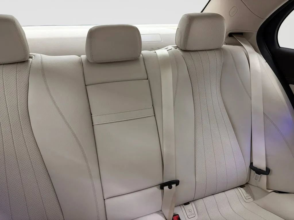 Used 2018 Mercedes-Benz E 300 4MATIC w/ Premium 1 Package image 18