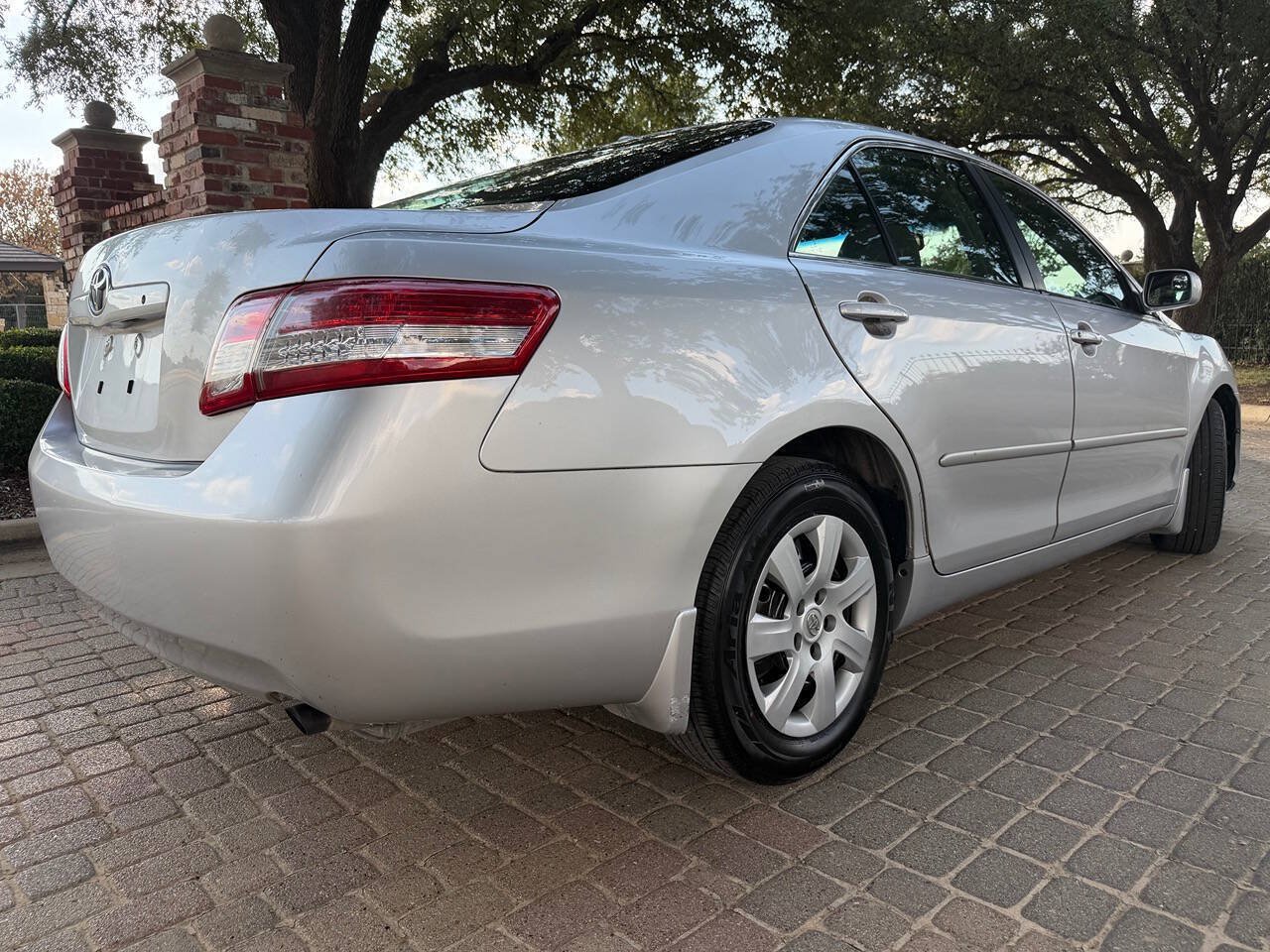 Used 2011 Toyota Camry FWD image 4