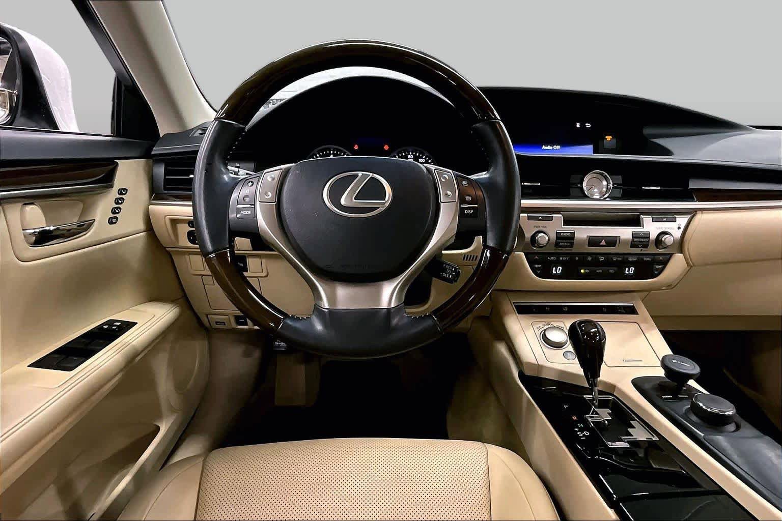 Used 2015 Lexus ES 350 w/ Premium Package FWD image 5