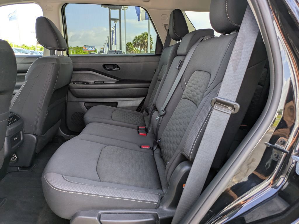 Used 2024 Nissan Pathfinder SV image 15