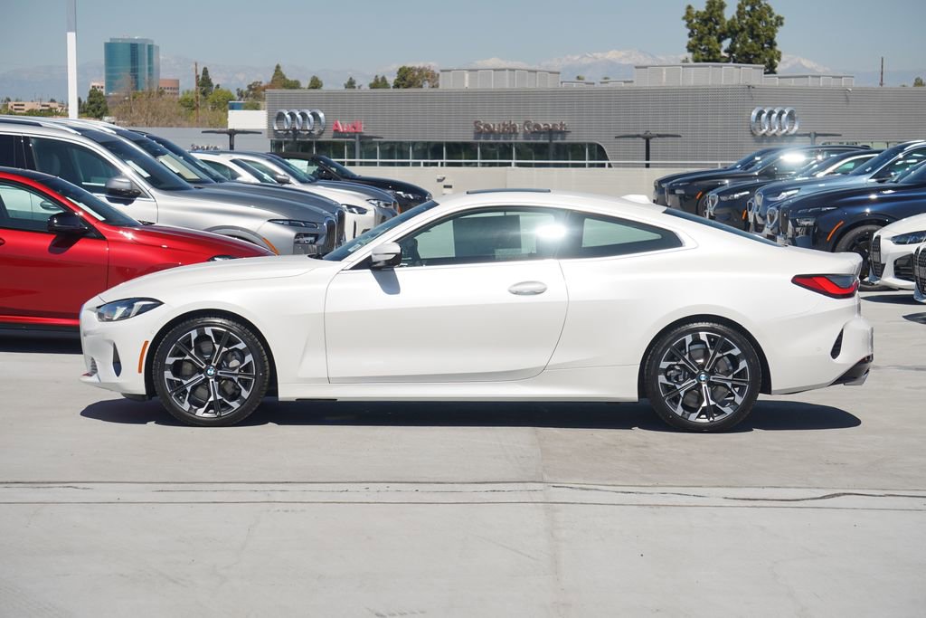 Used 2025 BMW 430i Coupe w/ Convenience Package image 4