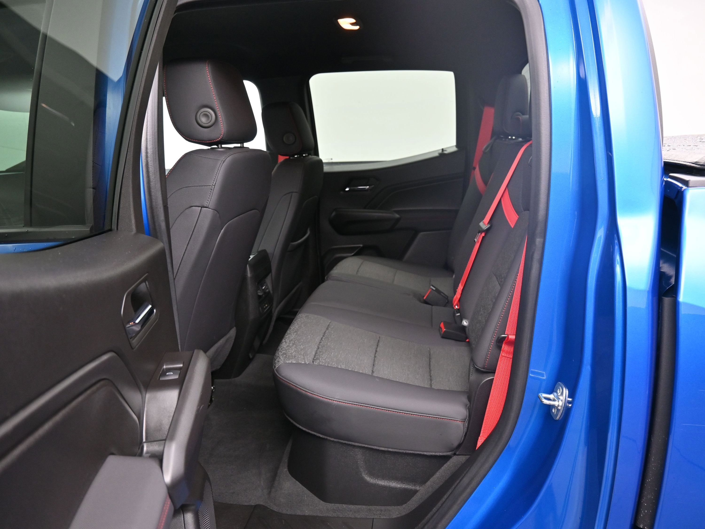 Used 2024 Chevrolet Colorado Z71 w/ Z71 Convenience Package 2 image 19