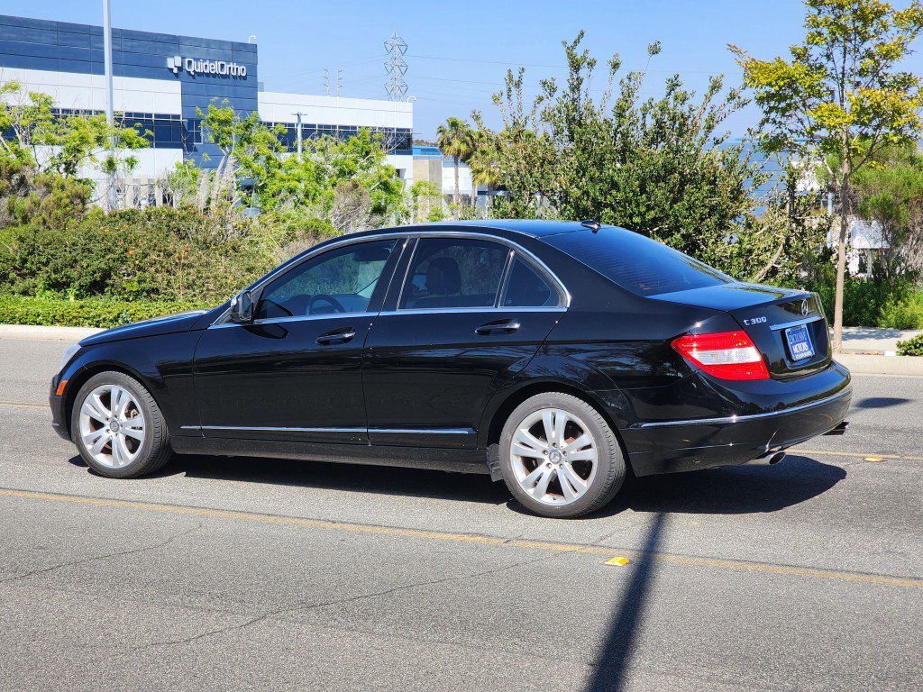 Used 2009 Mercedes-Benz C 300 Sedan image 4