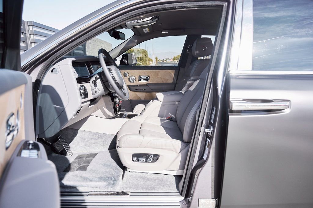 Used 2025 Rolls-Royce Phantom Sedan image 36
