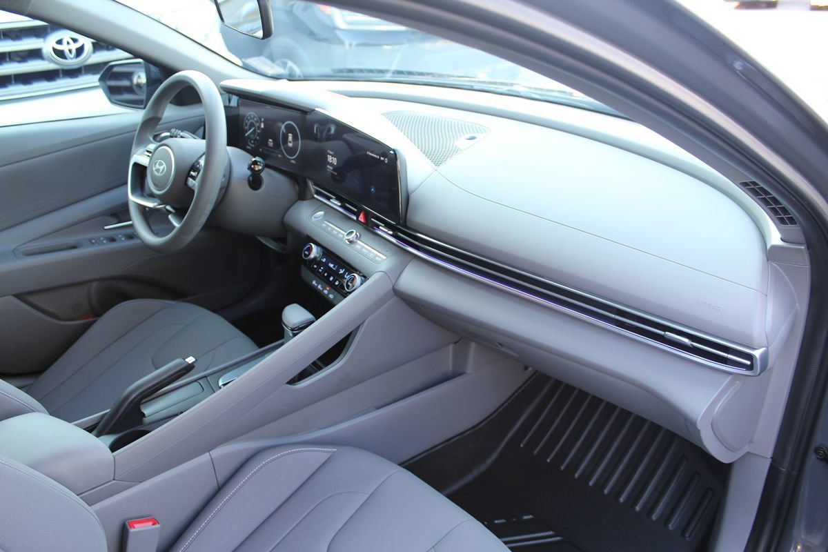 Used 2024 Hyundai Elantra SEL FWD image 19