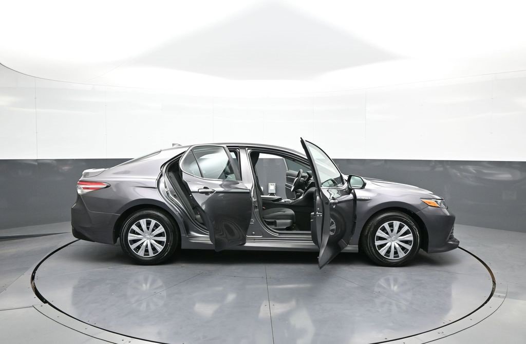 Certified 2019 Toyota Camry LE image 42